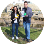 Janine Brigant-Loke und Michael Scholle mit Aktions-Ostereiern